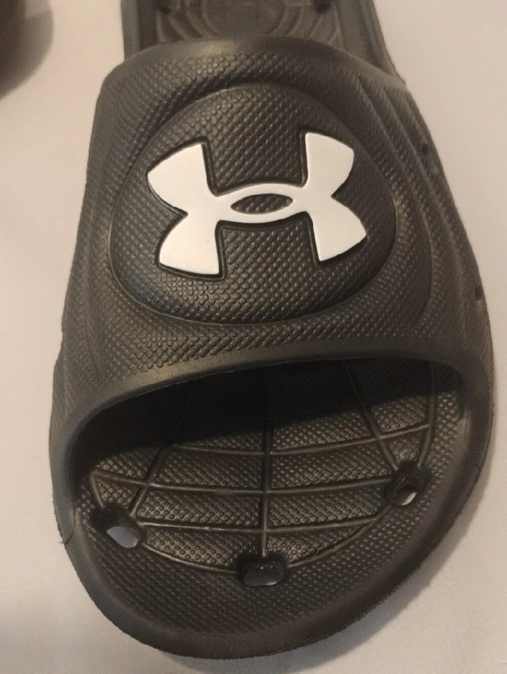✨ Under Armour Youth Locker IV Slides Black Size 2 ✨